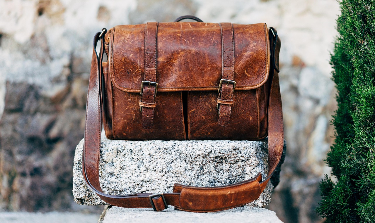 Why a Vintage Leather Messenger Bag Makes a Great Gift?