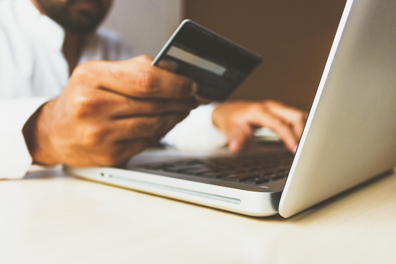 Why Card Payment Machine UK Is Essential For Modern Retail Businesses?