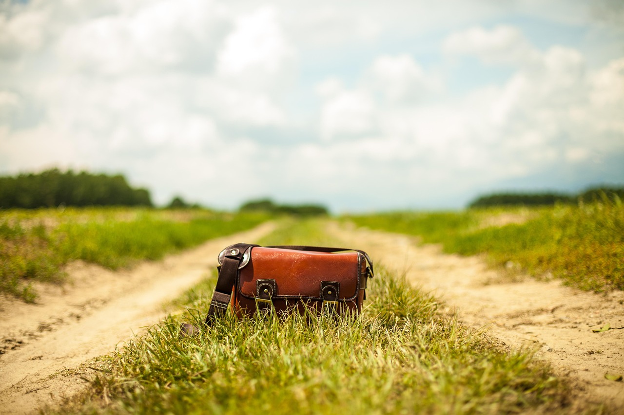 Top Vintage Messenger Bags to Elevate Your Fashion Game This Year